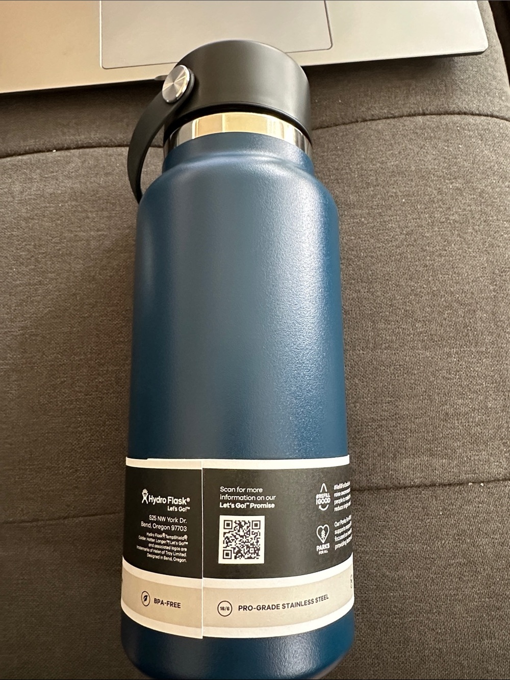 NEW- Indigo 32oz Hydro Flask - Picture 2 of 7